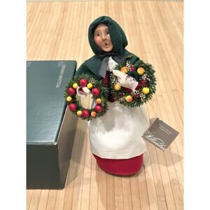 Byers Choice 2006 Williamsburg Colonial Woman Holding Wreaths 🎄NEW NWT